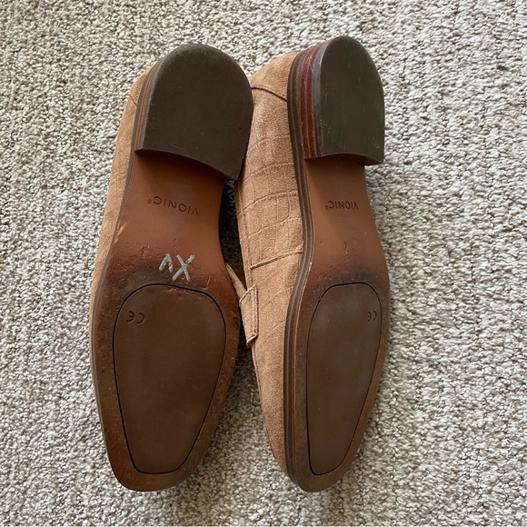 VIONIC Sellah Tan Croc Suede Loafers Size 6.5 $179 LIKE NEW - Picture 9 of 10